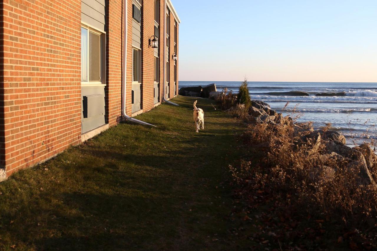 Lighthouse Inn - Two Rivers Exterior photo