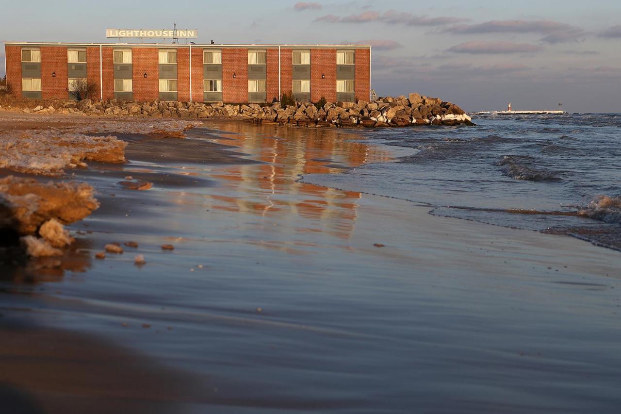 Lighthouse Inn - Two Rivers Exterior photo