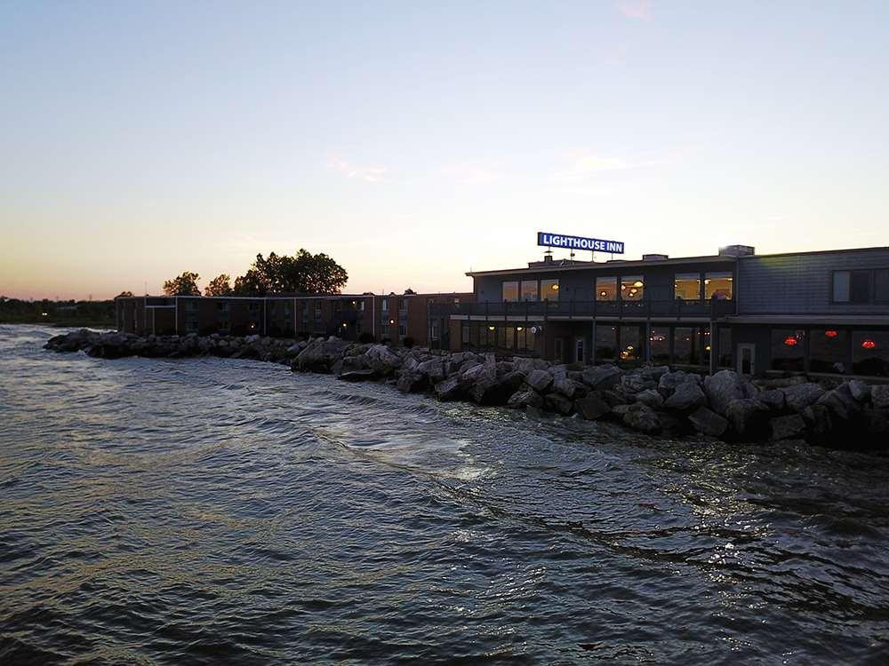 Lighthouse Inn - Two Rivers Exterior photo