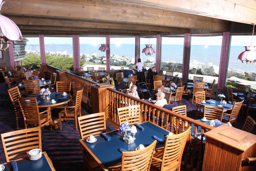 Lighthouse Inn - Two Rivers Exterior photo