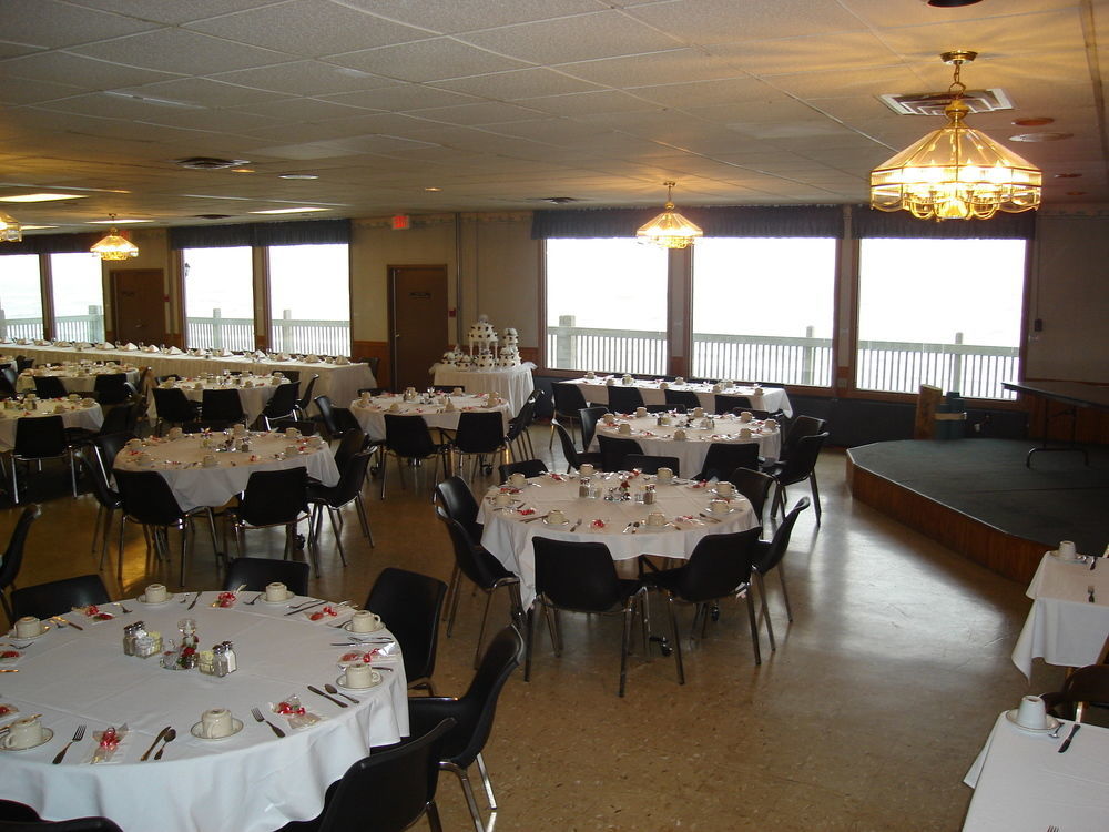 Lighthouse Inn - Two Rivers Exterior photo