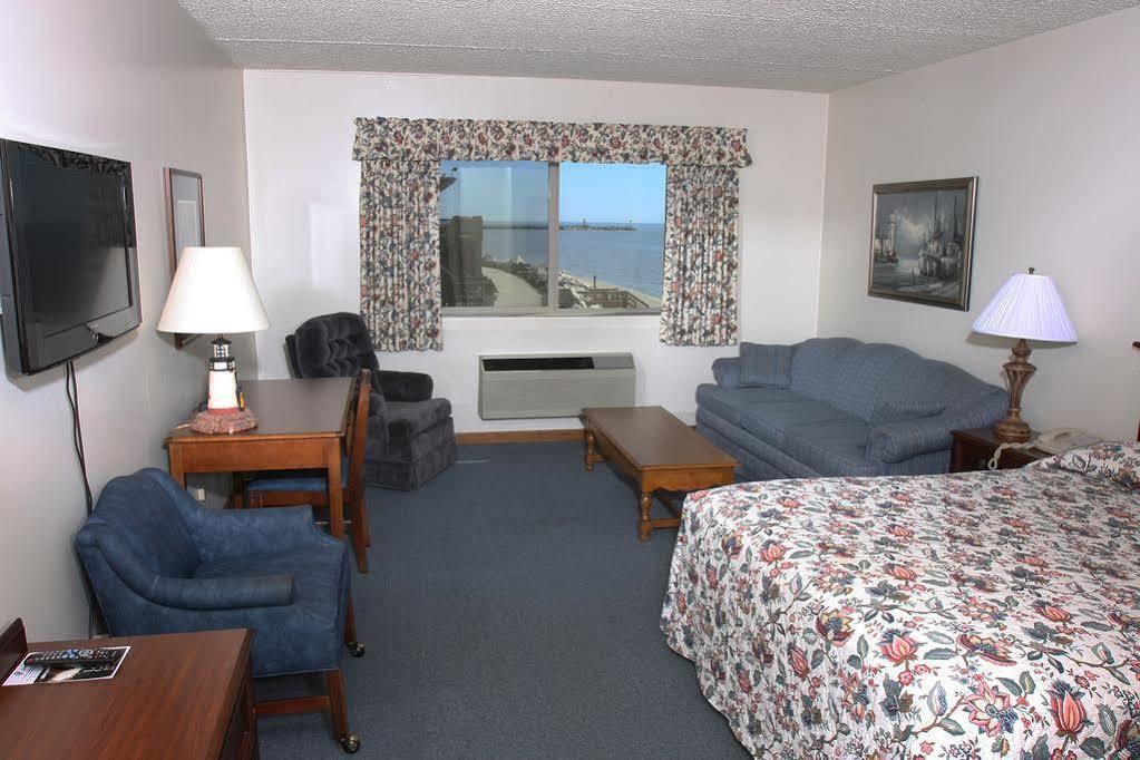 Lighthouse Inn - Two Rivers Exterior photo